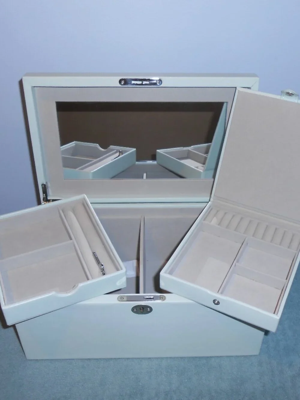 Crabtree & Evelyn jewelry organizer storage box